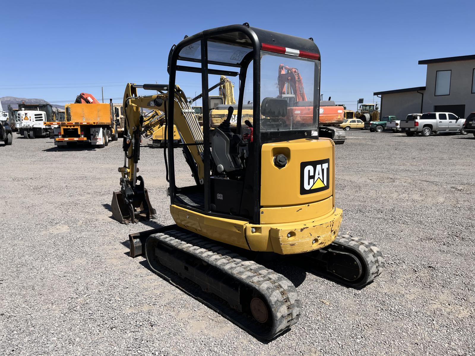 ./imagenes/INVOICE/2019/18057/CATERPILLAR 302.7D CR (4).JPG